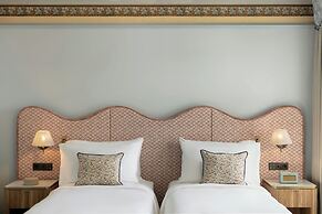 Stradom House, Autograph Collection