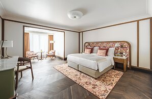 Stradom House, Autograph Collection