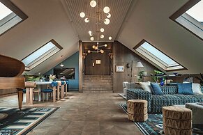 Stradom House, Autograph Collection