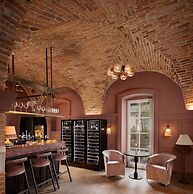 Stradom House, Autograph Collection