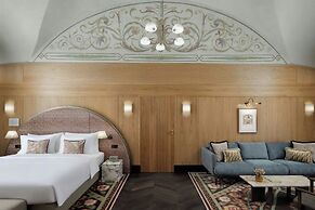 Stradom House, Autograph Collection