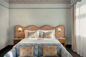 Stradom House, Autograph Collection