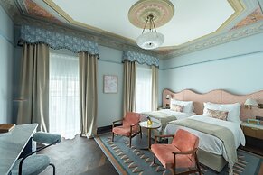 Stradom House, Autograph Collection
