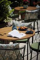 Stradom House, Autograph Collection