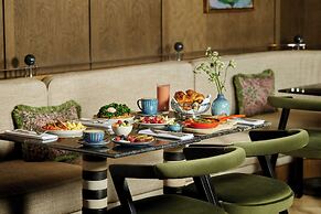 Stradom House, Autograph Collection