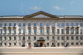 Stradom House, Autograph Collection