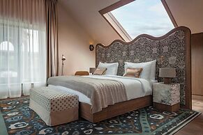 Stradom House, Autograph Collection