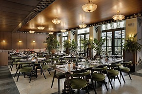 Stradom House, Autograph Collection