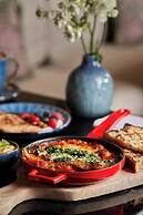 Stradom House, Autograph Collection