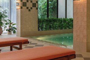 Stradom House, Autograph Collection