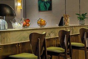 Stradom House, Autograph Collection