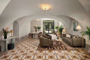 Stradom House, Autograph Collection