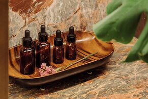 Stradom House, Autograph Collection