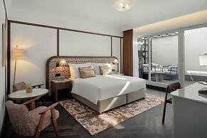 Stradom House, Autograph Collection