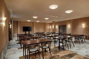 Stradom House, Autograph Collection