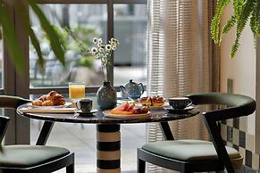 Stradom House, Autograph Collection