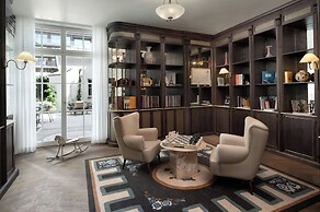 Stradom House, Autograph Collection