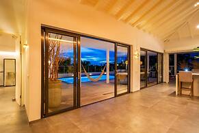 Luxurious Villa Coconut With Private Pool