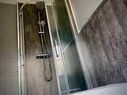 Family Modern 3 Bed Hot Tub House in Blackpool