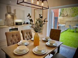 Family Modern 3 Bed Hot Tub House in Blackpool