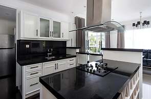 TJ White Villa 670m2 with Private Pool and Outstanding View by GLOBALS