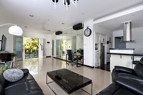 TJ White Villa 670m2 with Private Pool and Outstanding View by GLOBALS