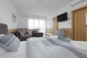 Villa Szamotulanka by Renters