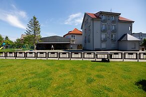 Villa Szamotulanka by Renters