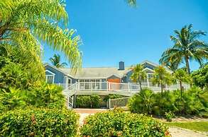 Baywatch Casa 3 Bedroom Home by RedAwning