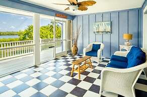 Baywatch Casa 3 Bedroom Home by RedAwning