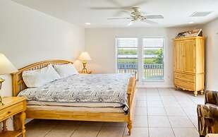 Baywatch Casa 3 Bedroom Home by RedAwning