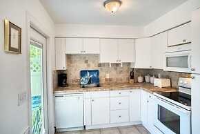 Baywatch Cabin 2 Bedroom Home by RedAwning