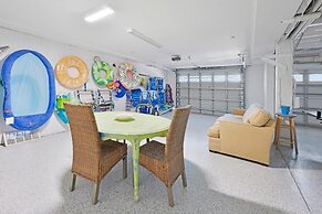 Murmond 5 Bedroom Home by RedAwning