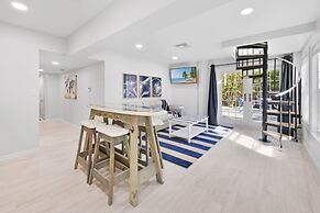 Murmond 5 Bedroom Home by RedAwning