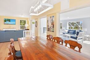 Murmond 5 Bedroom Home by RedAwning