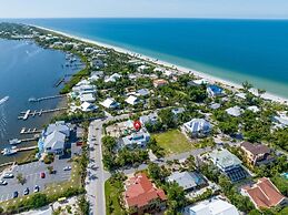 Murmond 5 Bedroom Home by RedAwning