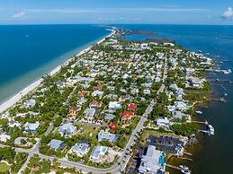 Murmond 5 Bedroom Home by RedAwning