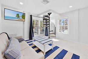 Murmond 5 Bedroom Home by RedAwning