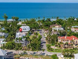 Murmond 5 Bedroom Home by RedAwning