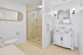 Murmond 5 Bedroom Home by RedAwning