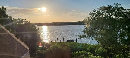 Holley House 4 Bedroom Home by RedAwning