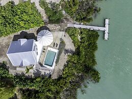 Holley House 4 Bedroom Home by RedAwning