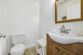 Holley House 4 Bedroom Home by RedAwning