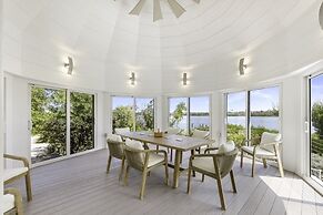 Holley House 4 Bedroom Home by RedAwning