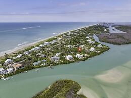 Holley House 4 Bedroom Home by RedAwning