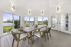 Holley House 4 Bedroom Home by RedAwning