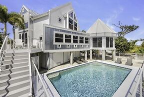 Holley House 4 Bedroom Home by RedAwning