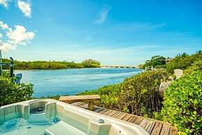 Little Current 3 Bedroom Home by RedAwning