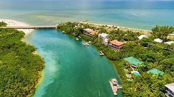 Little Current 3 Bedroom Home by RedAwning