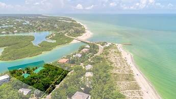 Little Current 3 Bedroom Home by RedAwning